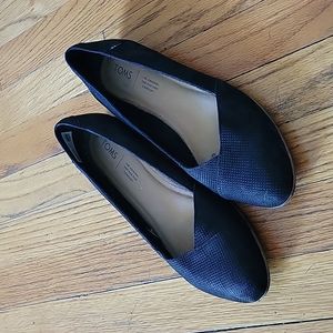 Tom's pointed toe flats size 9